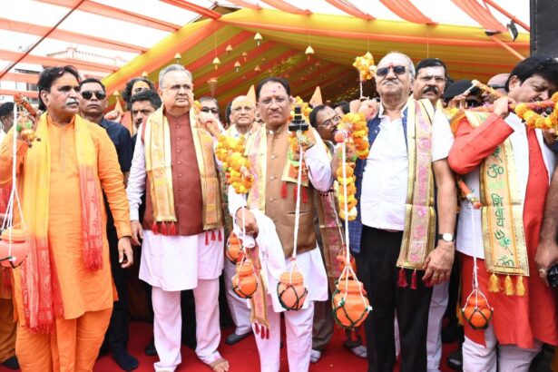 मुख्यमंत्री विष्णु देव साय और विधानसभा अध्यक्ष डॉ. रमन सिंह ने रायपुर की भव्य कांवड़ यात्रा में हुए शामिल, रूद्राभिषेक कर प्रदेशवासियों की सुख-समृद्धि की कामना