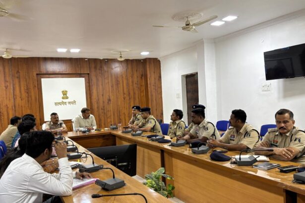 कलेक्टर-एसपी की हाईलेवल बैठक: दफ्तर और सड़कों पर अवैध प्रदर्शन बर्दाश्त नहीं, सख्त कार्रवाई तय, प्रशासन ने जारी किए निर्देश